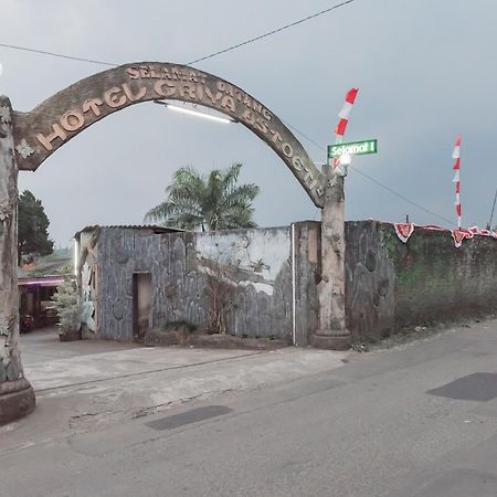 Reddoorz Plus At Hotel Griya Astoeti Bogor Exteriör bild