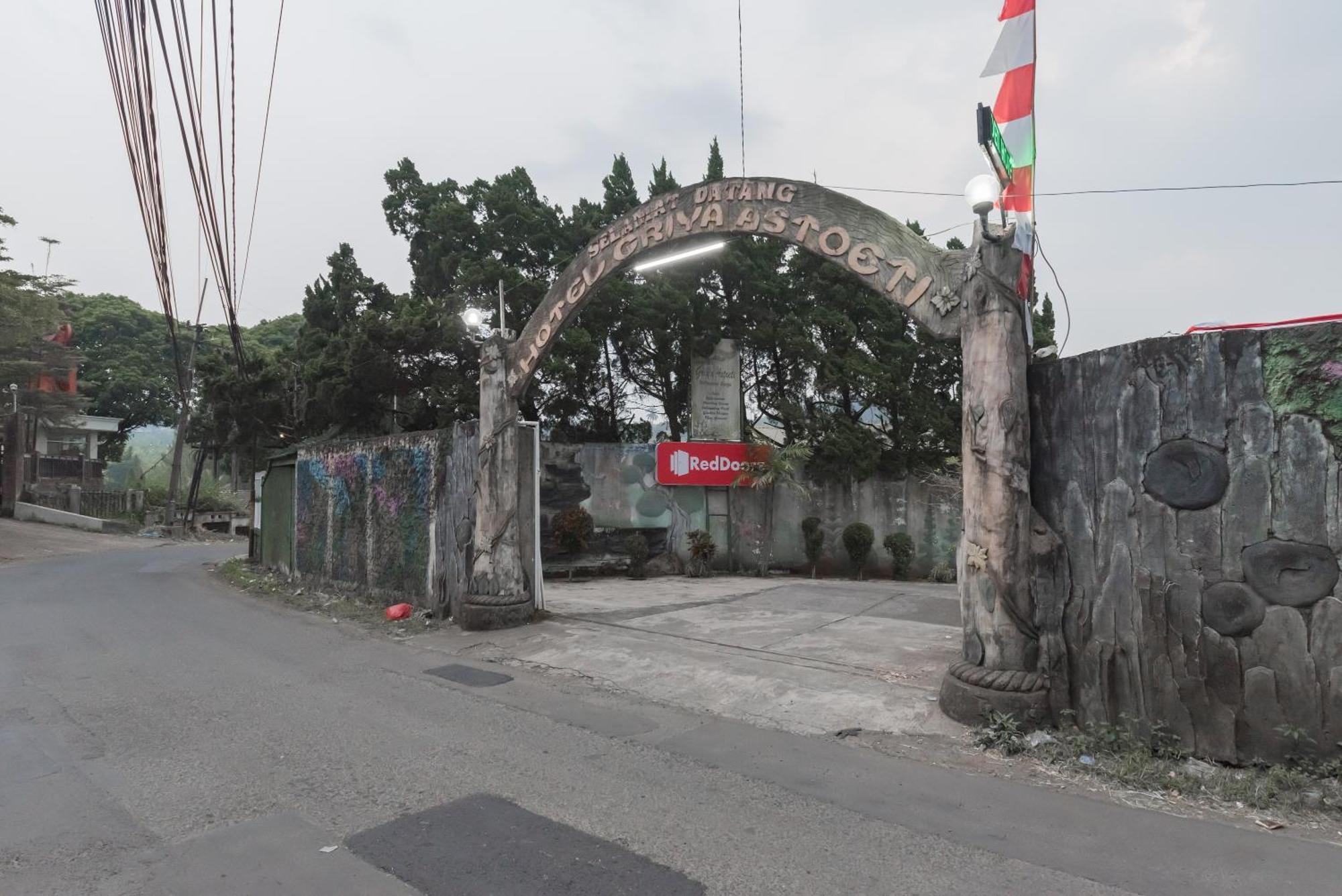 Reddoorz Plus At Hotel Griya Astoeti Bogor Exteriör bild
