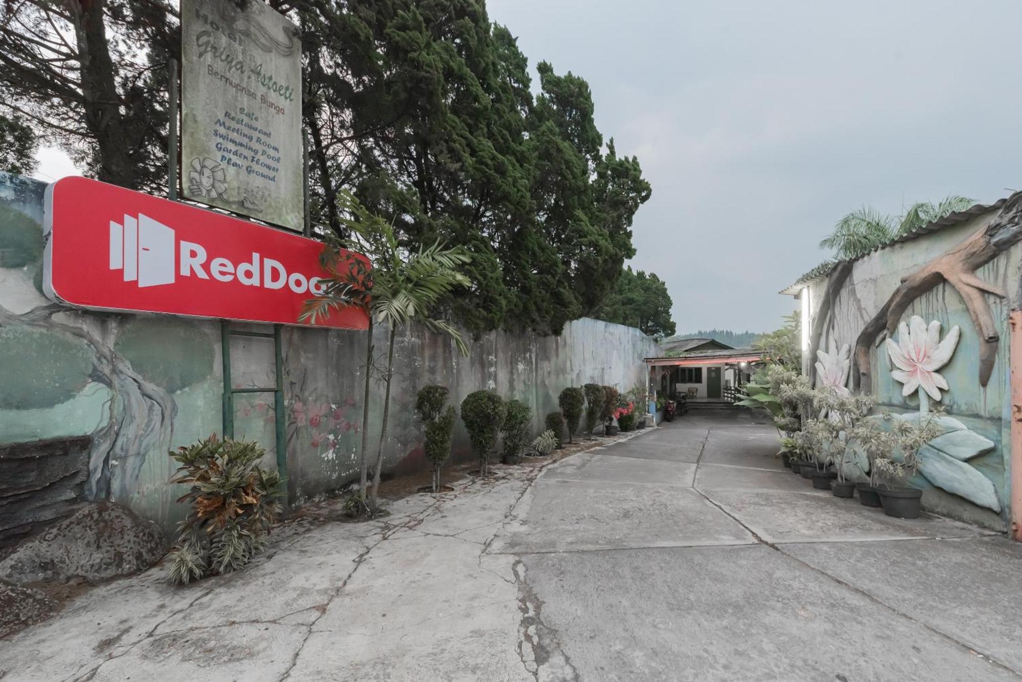 Reddoorz Plus At Hotel Griya Astoeti Bogor Exteriör bild