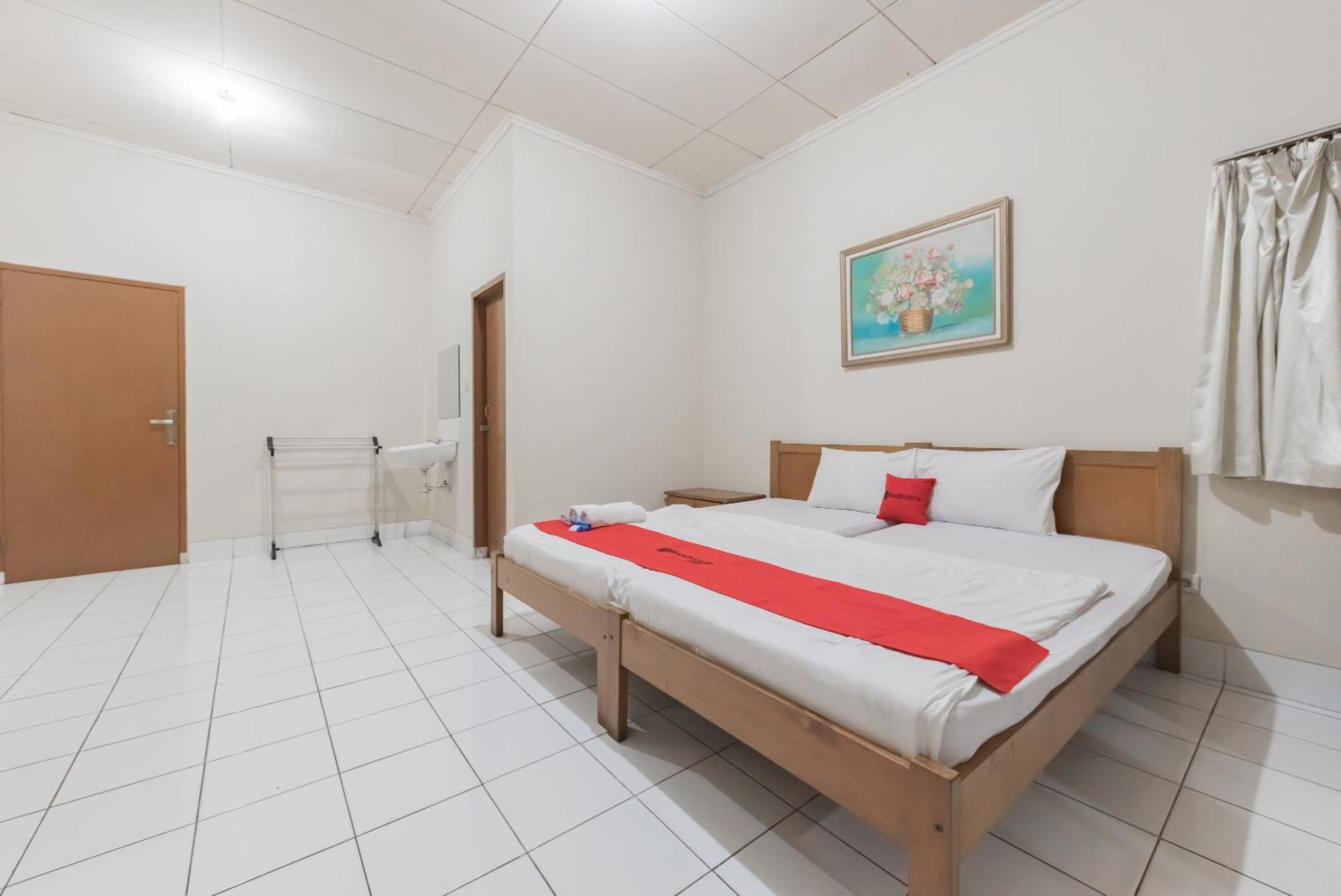 Reddoorz Plus At Hotel Griya Astoeti Bogor Exteriör bild