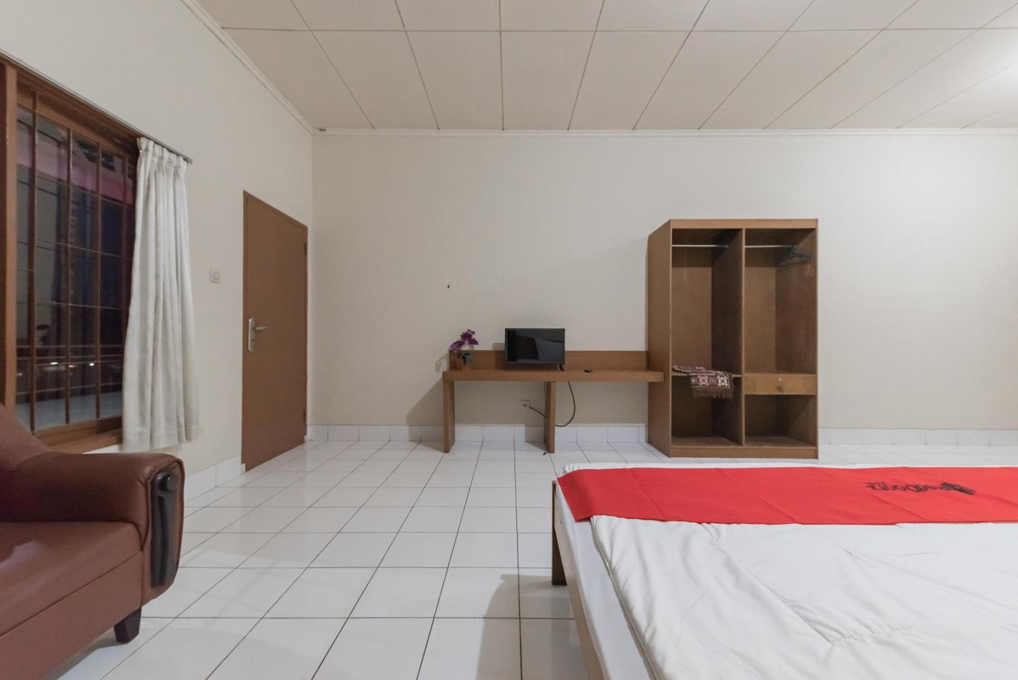 Reddoorz Plus At Hotel Griya Astoeti Bogor Exteriör bild