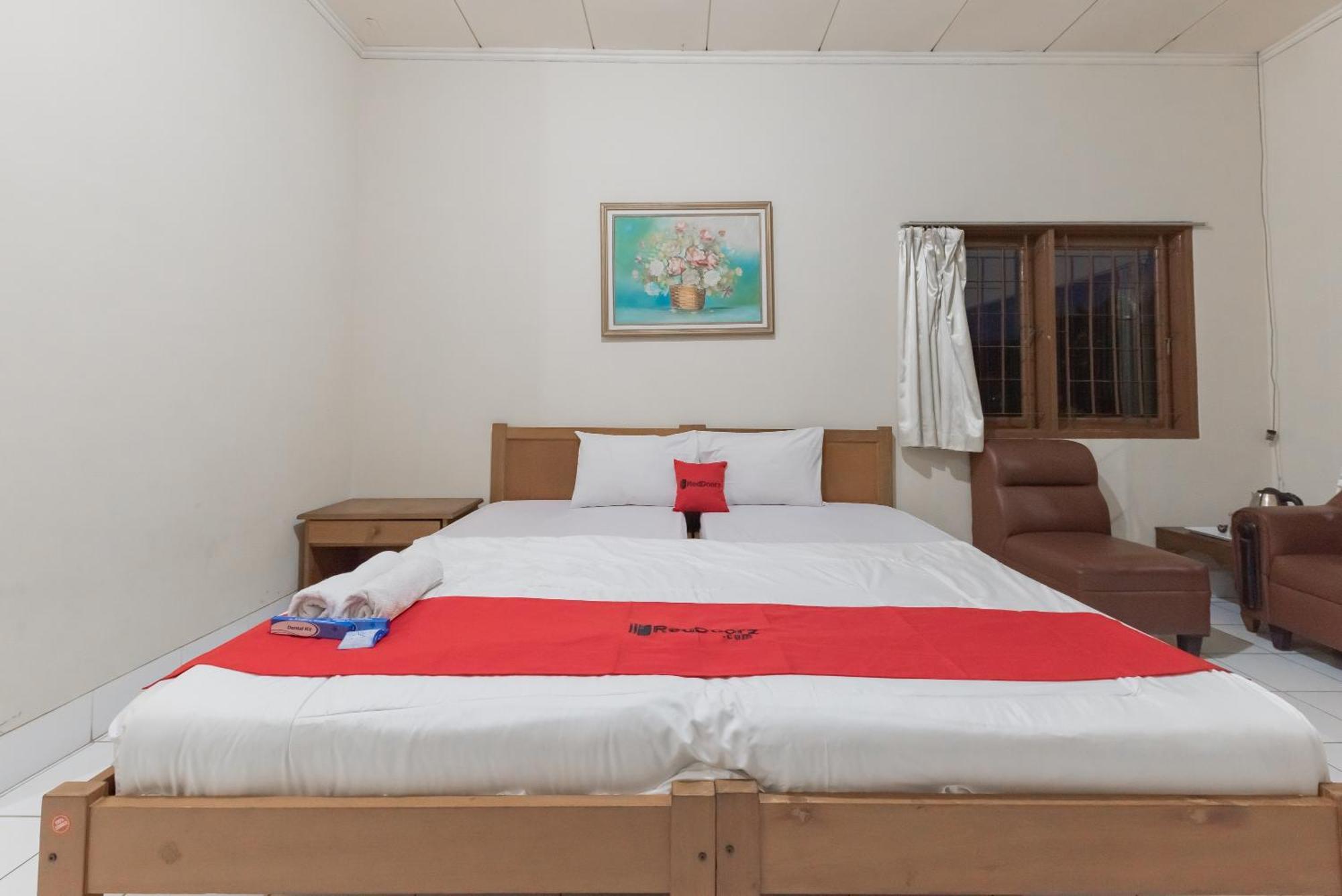 Reddoorz Plus At Hotel Griya Astoeti Bogor Exteriör bild