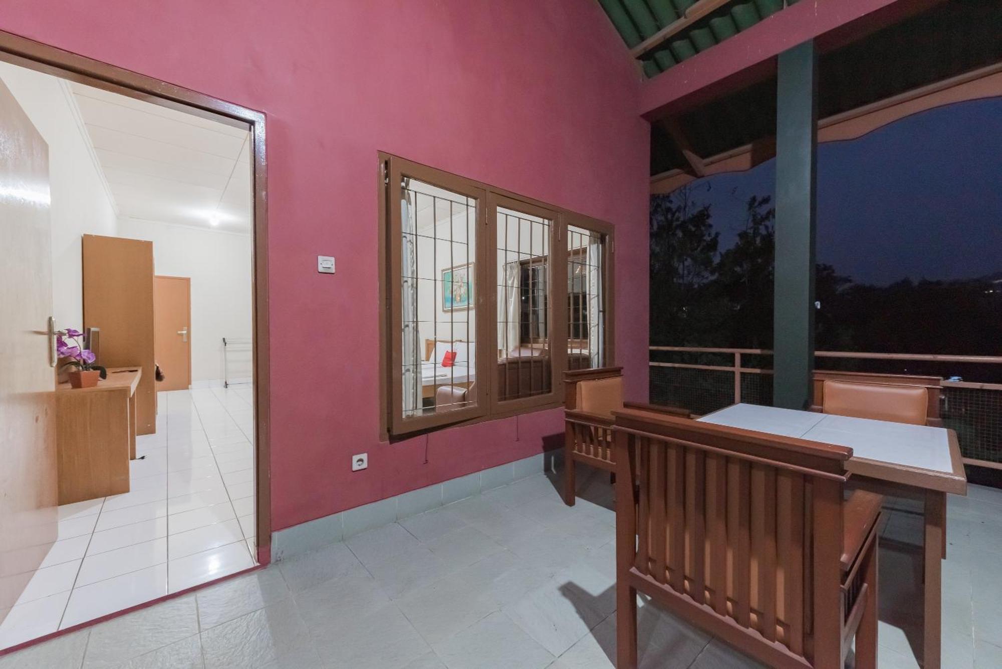 Reddoorz Plus At Hotel Griya Astoeti Bogor Exteriör bild