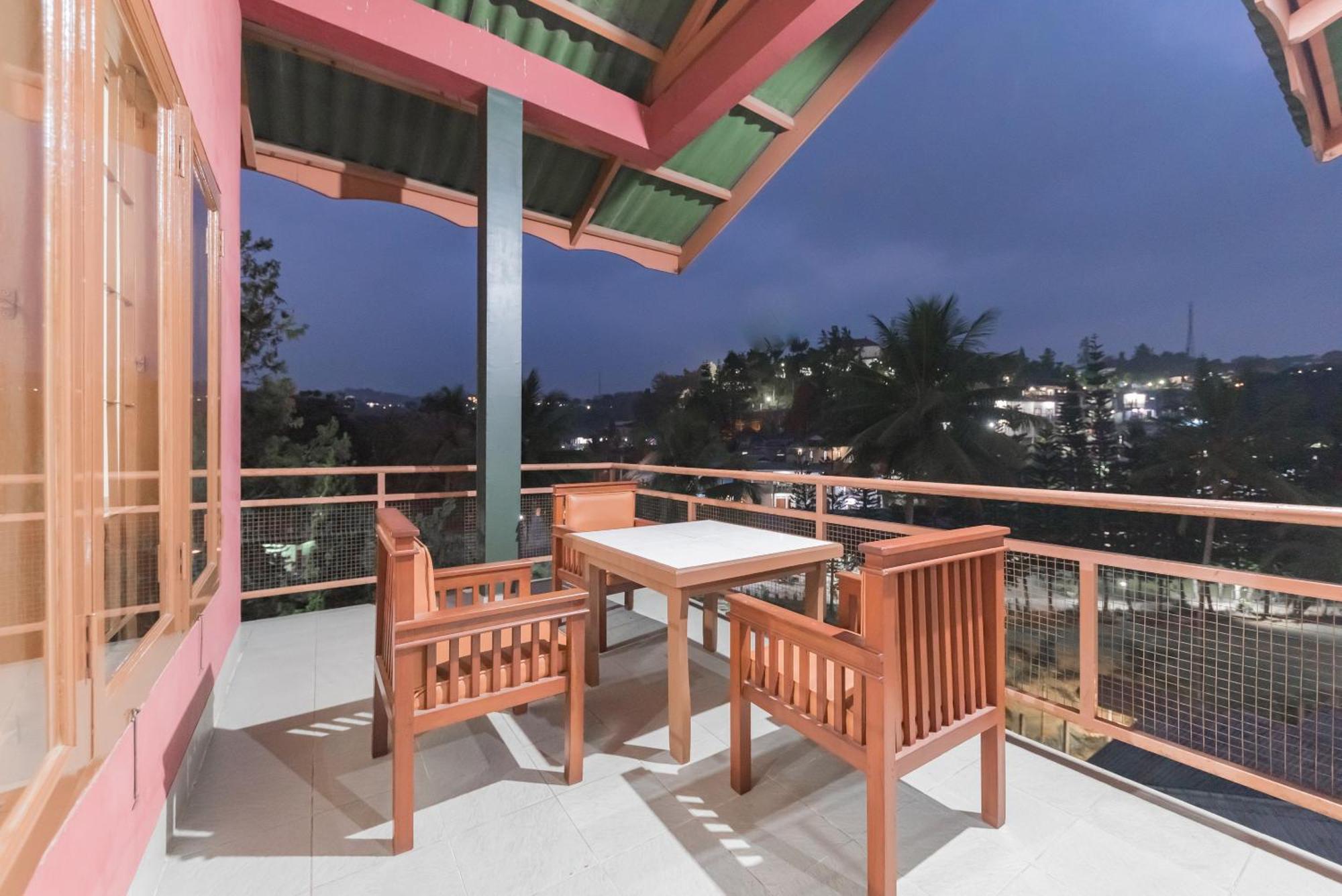Reddoorz Plus At Hotel Griya Astoeti Bogor Exteriör bild