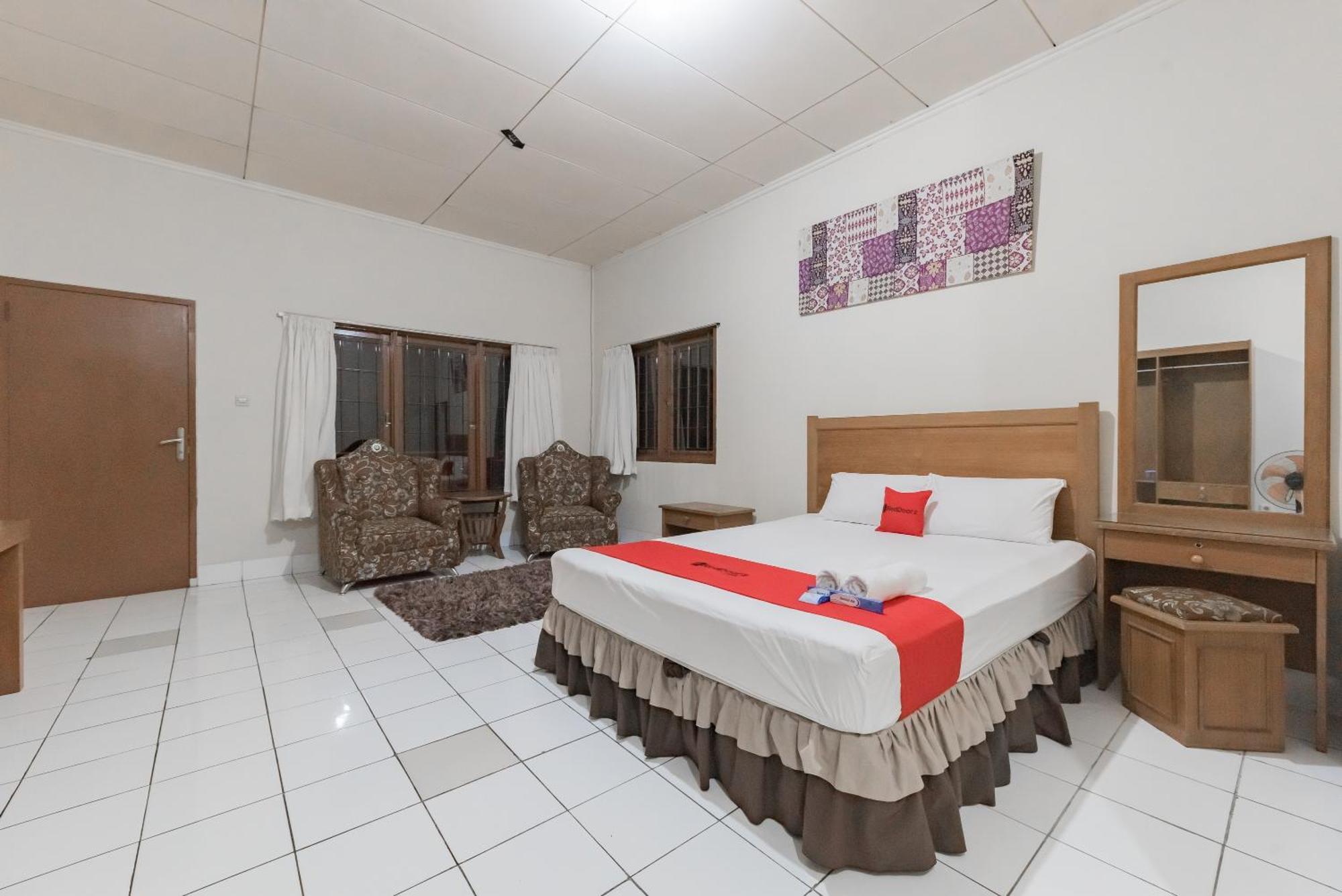 Reddoorz Plus At Hotel Griya Astoeti Bogor Exteriör bild