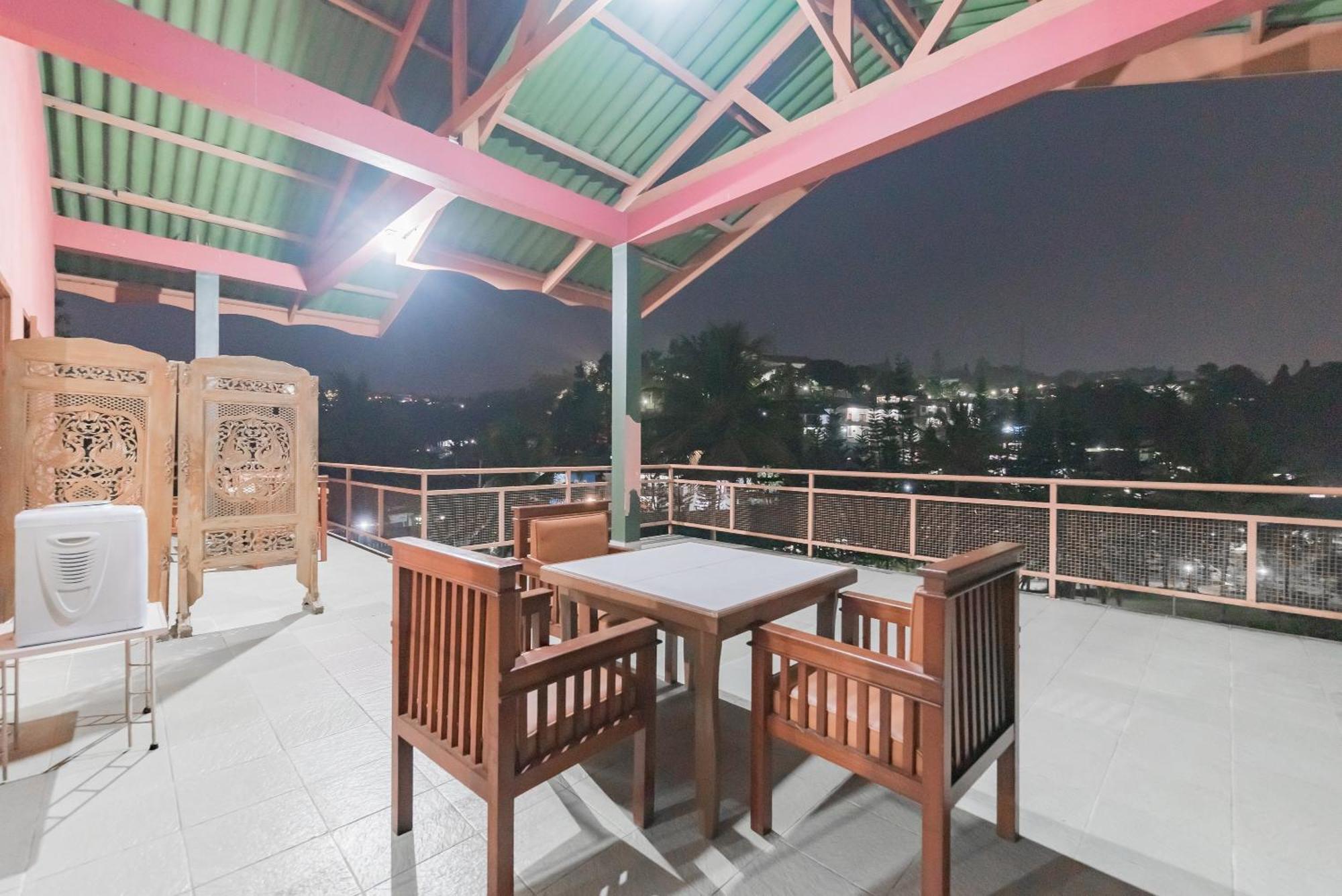 Reddoorz Plus At Hotel Griya Astoeti Bogor Exteriör bild