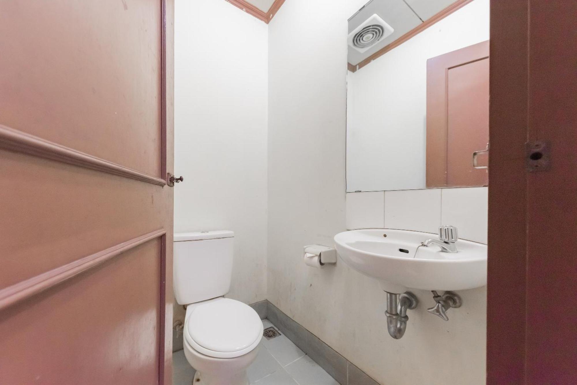 Reddoorz Plus At Hotel Griya Astoeti Bogor Exteriör bild
