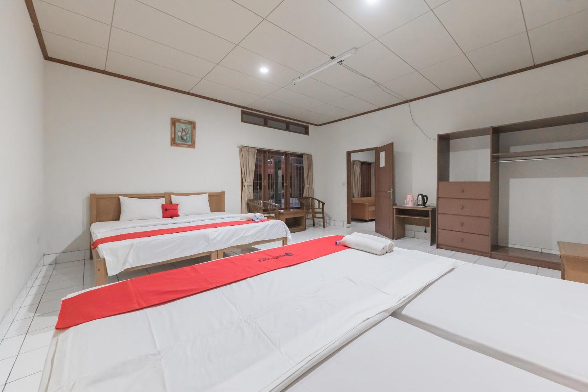 Reddoorz Plus At Hotel Griya Astoeti Bogor Exteriör bild